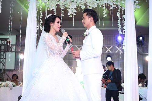 Tú Vi - Văn Anh nhảy nhót tưng bừng trong đám cưới quot;ngôn tìnhquot; - 35