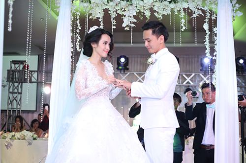 Tú Vi - Văn Anh nhảy nhót tưng bừng trong đám cưới quot;ngôn tìnhquot; - 40