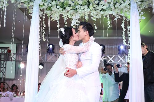 Tú Vi - Văn Anh nhảy nhót tưng bừng trong đám cưới quot;ngôn tìnhquot; - 16