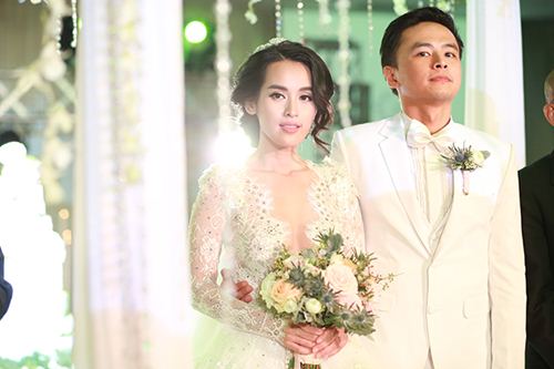 Tú Vi - Văn Anh nhảy nhót tưng bừng trong đám cưới quot;ngôn tìnhquot; - 22