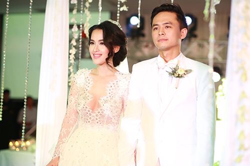Tú Vi - Văn Anh nhảy nhót tưng bừng trong đám cưới quot;ngôn tìnhquot; - 23