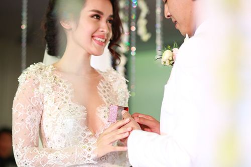 Tú Vi - Văn Anh nhảy nhót tưng bừng trong đám cưới quot;ngôn tìnhquot; - 38