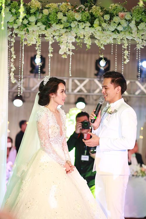 Tú Vi - Văn Anh nhảy nhót tưng bừng trong đám cưới quot;ngôn tìnhquot; - 31
