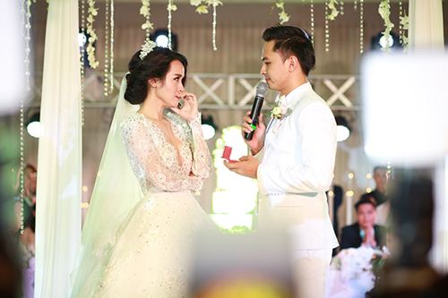 Tú Vi - Văn Anh nhảy nhót tưng bừng trong đám cưới quot;ngôn tìnhquot; - 32