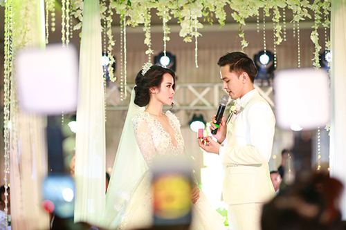 Tú Vi - Văn Anh nhảy nhót tưng bừng trong đám cưới quot;ngôn tìnhquot; - 33