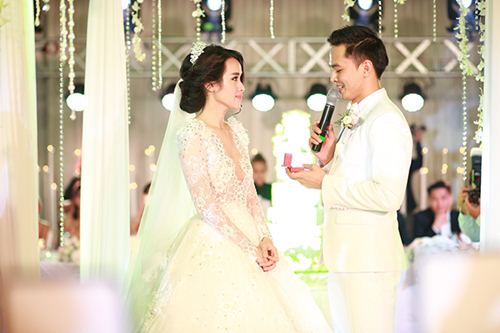 Tú Vi - Văn Anh nhảy nhót tưng bừng trong đám cưới quot;ngôn tìnhquot; - 34