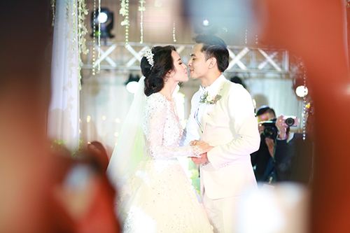 Tú Vi - Văn Anh nhảy nhót tưng bừng trong đám cưới quot;ngôn tìnhquot; - 14