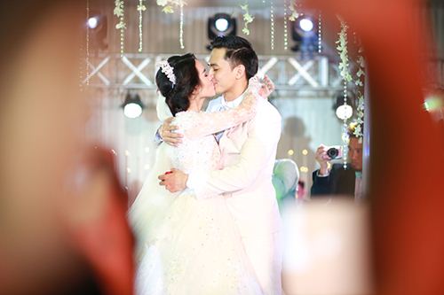 Tú Vi - Văn Anh nhảy nhót tưng bừng trong đám cưới quot;ngôn tìnhquot; - 17