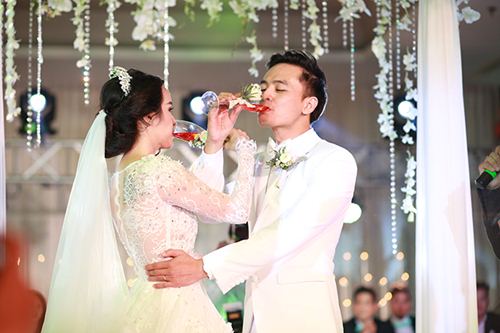 Tú Vi - Văn Anh nhảy nhót tưng bừng trong đám cưới quot;ngôn tìnhquot; - 18