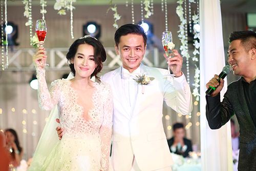 Tú Vi - Văn Anh nhảy nhót tưng bừng trong đám cưới quot;ngôn tìnhquot; - 19