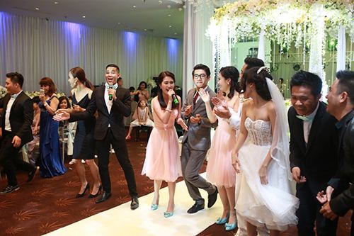 Tú Vi - Văn Anh nhảy nhót tưng bừng trong đám cưới quot;ngôn tìnhquot; - 8