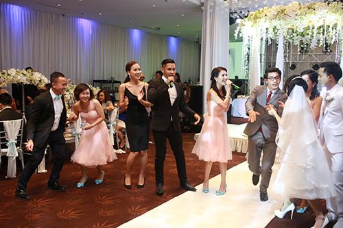 Tú Vi - Văn Anh nhảy nhót tưng bừng trong đám cưới quot;ngôn tìnhquot; - 10