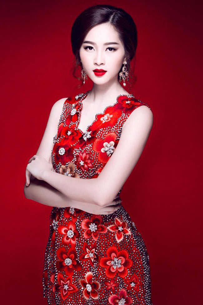 Các nhà nhân trắc học cho hay Hoa hậu Đặng Thu Thảo là một trong những Hoa hậu hiếm hoi sở hữu gương mặt cân đối, có tỷ lệ hoàn hảo nhất.
