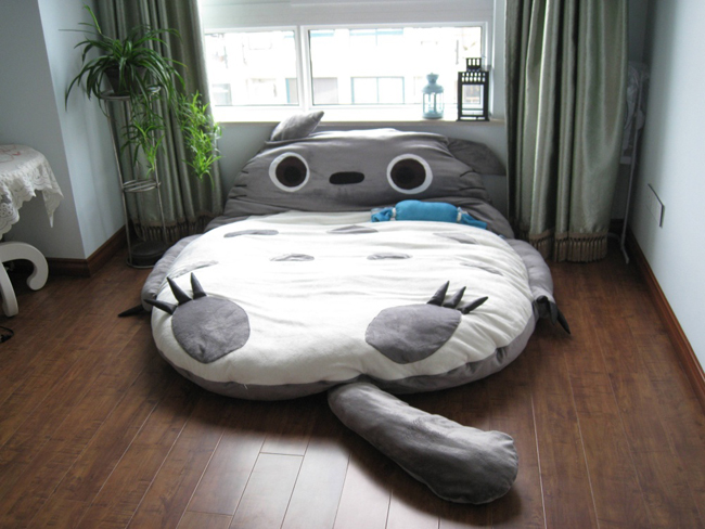 Giường Totoro

Cả chiếc giường là nhân vật hoạt hình dễ thương.
