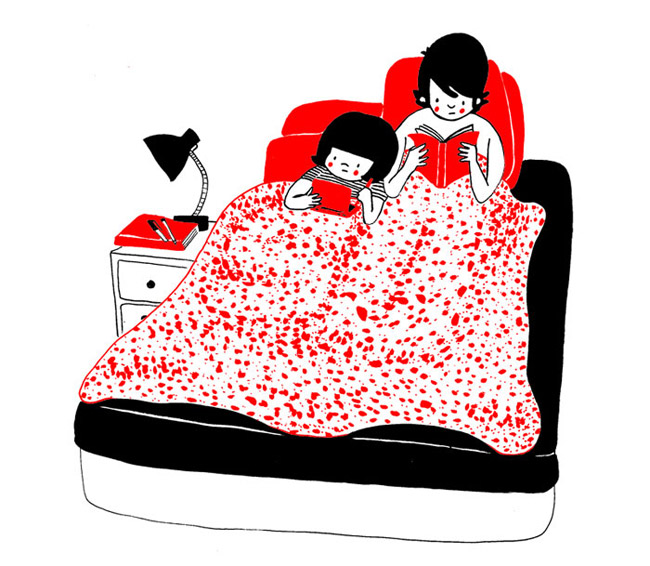 Hạnh phúc khi hai bạn cùng nhau nằm trên giường và đọc sách sau một ngày vô cùng mệt mỏi
