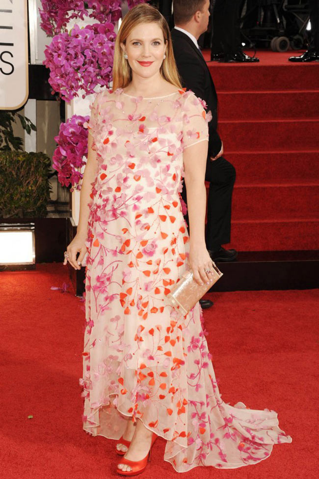 Drew Barrymore nổi bật trên thảm đỏ Quả cầu vàng 2015 với chiếc váy hoa rực rỡ của Monique Lhuillier.

