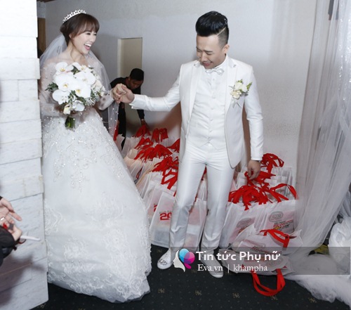 Trấn Thành - Hari Won mặc trang phục dân tộc Việt - Hàn, rưng rưng nước mắt - 32