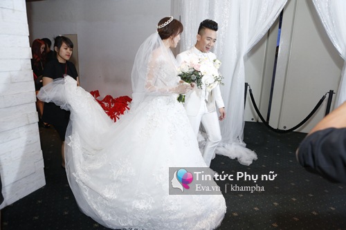 Trấn Thành - Hari Won mặc trang phục dân tộc Việt - Hàn, rưng rưng nước mắt - 31