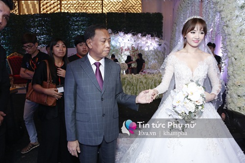 Trấn Thành - Hari Won mặc trang phục dân tộc Việt - Hàn, rưng rưng nước mắt - 34