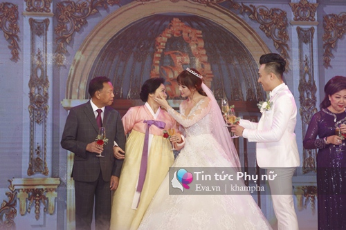 Trấn Thành - Hari Won mặc trang phục dân tộc Việt - Hàn, rưng rưng nước mắt - 28