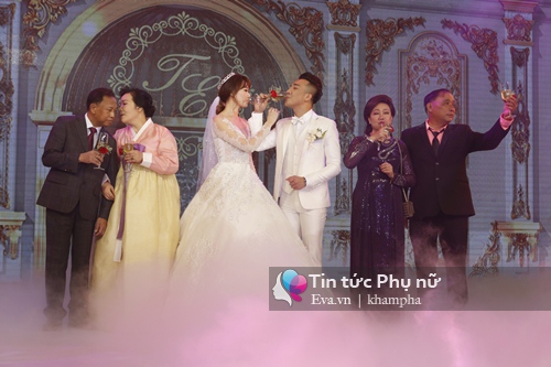 Trấn Thành - Hari Won mặc trang phục dân tộc Việt - Hàn, rưng rưng nước mắt - 29