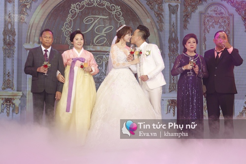 Trấn Thành - Hari Won mặc trang phục dân tộc Việt - Hàn, rưng rưng nước mắt - 30