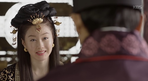 Hwarang tập 4: Vừa thoát chết, anh hờ của Go Ara đột ngột lên chức
