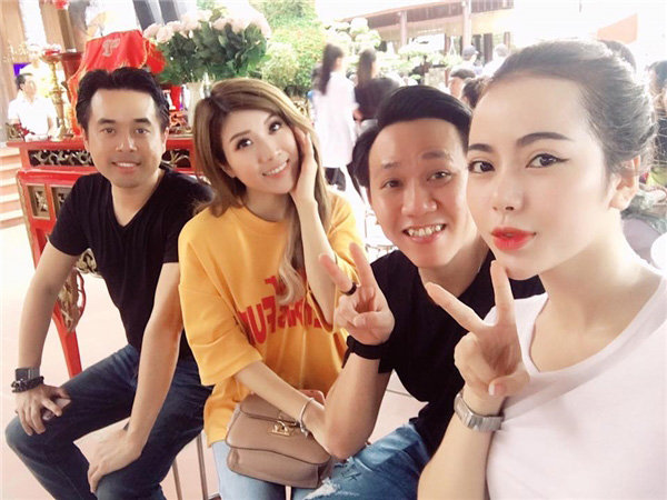 Ngọc Trinh cùng dàn sao Việt đến nhà thờ tổ của Hoài Linh viếng lễ - 6