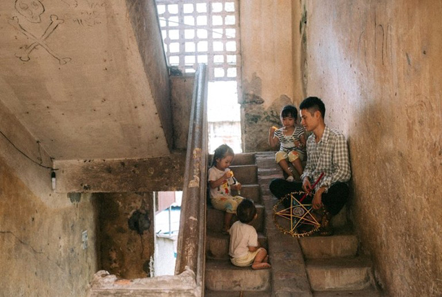 Xúc động bộ ảnh Tết Trung thu “Gà trống nuôi con” thời bao cấp - 3