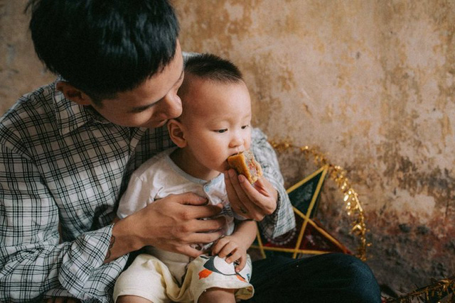 Xúc động bộ ảnh Tết Trung thu “Gà trống nuôi con” thời bao cấp - 11