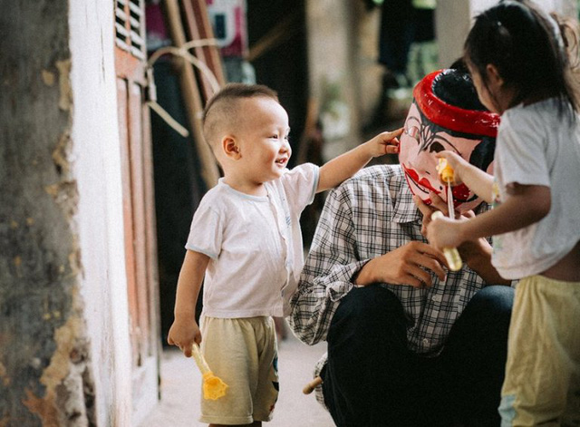 Xúc động bộ ảnh Tết Trung thu “Gà trống nuôi con” thời bao cấp - 12