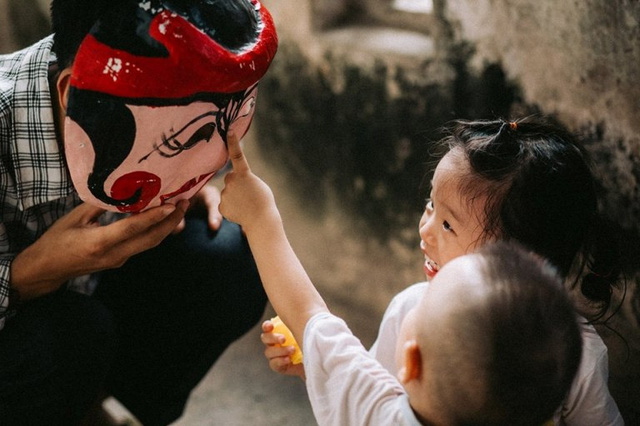 Xúc động bộ ảnh Tết Trung thu “Gà trống nuôi con” thời bao cấp - 2