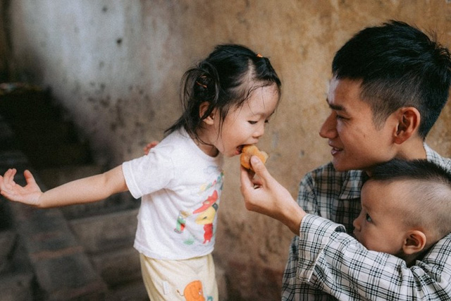 Xúc động bộ ảnh Tết Trung thu “Gà trống nuôi con” thời bao cấp - 9