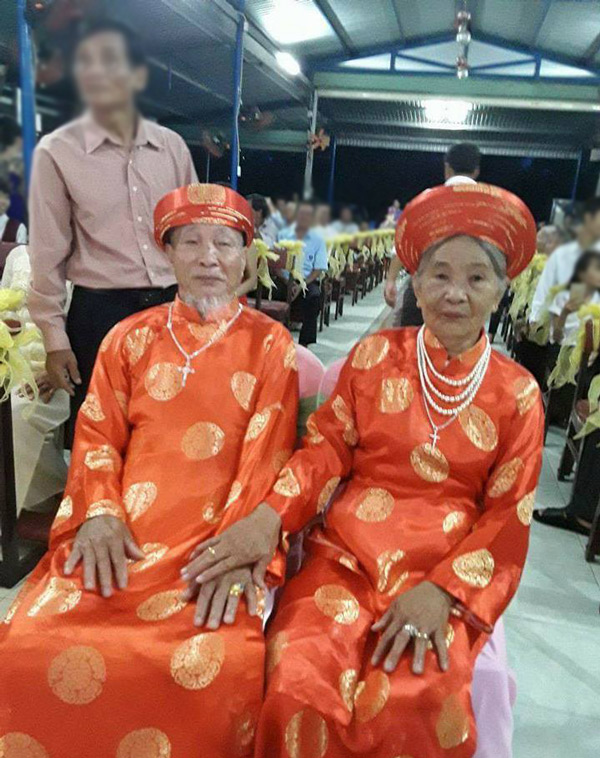 Cháu trai khoe amp;#34;đám cưới kim cươngamp;#34; của amp;#34;ông bà anhamp;#34; gần 90 tuổi khiến dân mạng tròn mắt - 3
