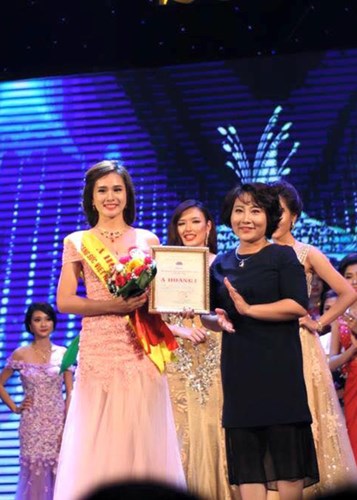 Cận cảnh nhan sắc cô gái tuyên bố dự thi Hoa hậu hoàn vũ để kiếm được nhiều tiền - 4