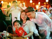 Làng sao - Sao Việt 24h: Trung thu lung linh, hạnh phúc của Tự Long bên vợ và con gái bé bỏng
