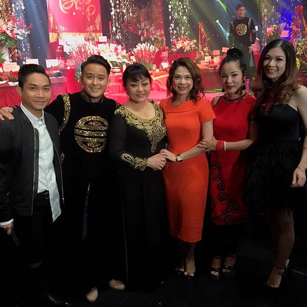 Ngọc Quyên, Kim Hiền, Phạm Thanh Thảo rạng rỡ cúng Tổ nghề tại Mỹ - 14