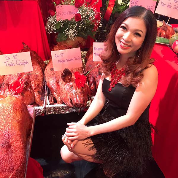 Ngọc Quyên, Kim Hiền, Phạm Thanh Thảo rạng rỡ cúng Tổ nghề tại Mỹ - 10