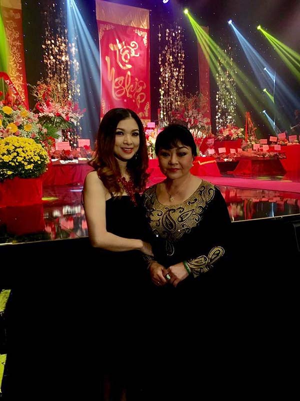 Ngọc Quyên, Kim Hiền, Phạm Thanh Thảo rạng rỡ cúng Tổ nghề tại Mỹ - 12