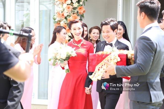 Thu Thảo đơn giản với áo dài đỏ nhưng vẫn xứng là cô dâu đẹp nhất hôm nay! - 7