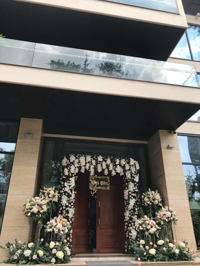 Đám cưới Hoa hậu Thu Thảo: Vừa về tới nhà chồng, cô dâu ôm tay ông xã cười tươi rói - 7
