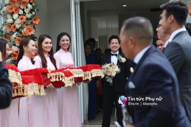 Đám cưới Hoa hậu Thu Thảo: Vừa về tới nhà chồng, cô dâu ôm tay ông xã cười tươi rói - 30