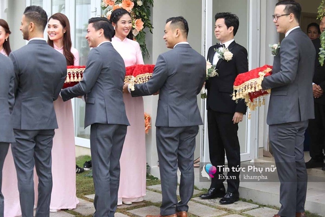 Đám cưới Hoa hậu Thu Thảo: Vừa về tới nhà chồng, cô dâu ôm tay ông xã cười tươi rói - 28