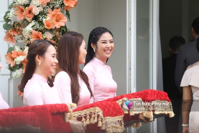Đám cưới Hoa hậu Thu Thảo: Vừa về tới nhà chồng, cô dâu ôm tay ông xã cười tươi rói - 33