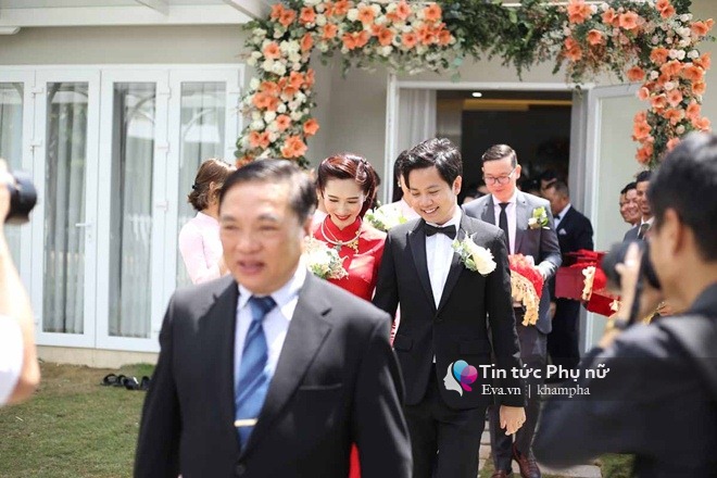 Đám cưới Hoa hậu Thu Thảo: Vừa về tới nhà chồng, cô dâu ôm tay ông xã cười tươi rói - 21