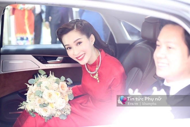 Đám cưới Hoa hậu Thu Thảo: Vừa về tới nhà chồng, cô dâu ôm tay ông xã cười tươi rói - 15