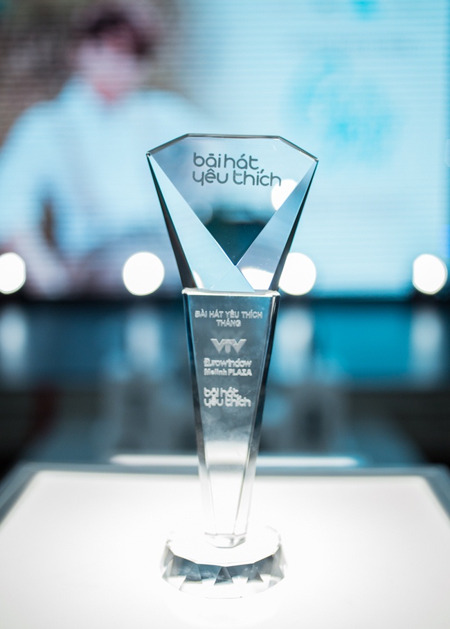 Mới 23 tuổi đã ra mắt tự truyện, Sơn Tùng M-TP phủ nhận viết vì tiền - 4