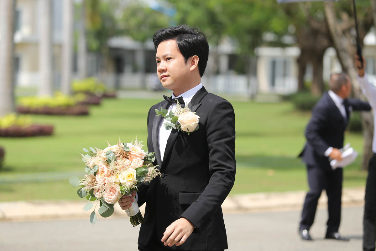 Ngọc Hân nổi bật giữa dàn mỹ nữ áo dài hồng đỡ tráp đám cưới Hoa hậu Thu Thảo - 9