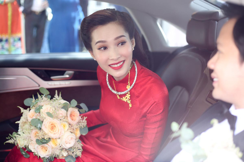 Thu Thảo đơn giản với áo dài đỏ nhưng vẫn xứng là cô dâu đẹp nhất hôm nay! - 1