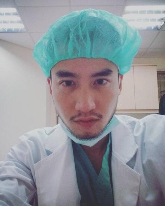 8 năm sau scandal với Trần Quán Hy, Chung Hân Đồng hẹn hò với một bác sĩ đẹp trai - 2